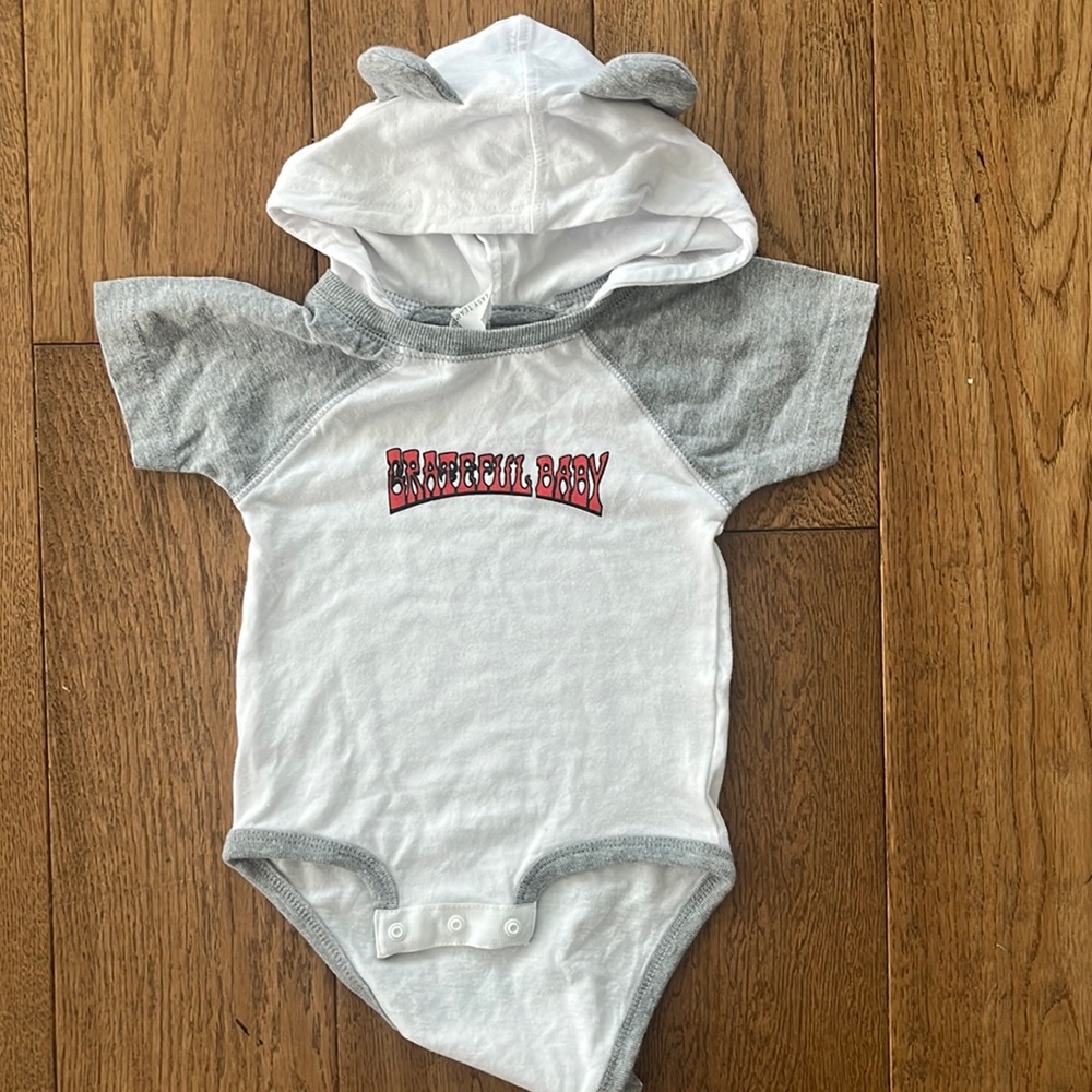 Grateful Baby hooded onesie from Brooklyn Bowl 6 Months never worn